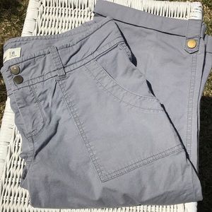 Old Navy Gray khaki capris size 6